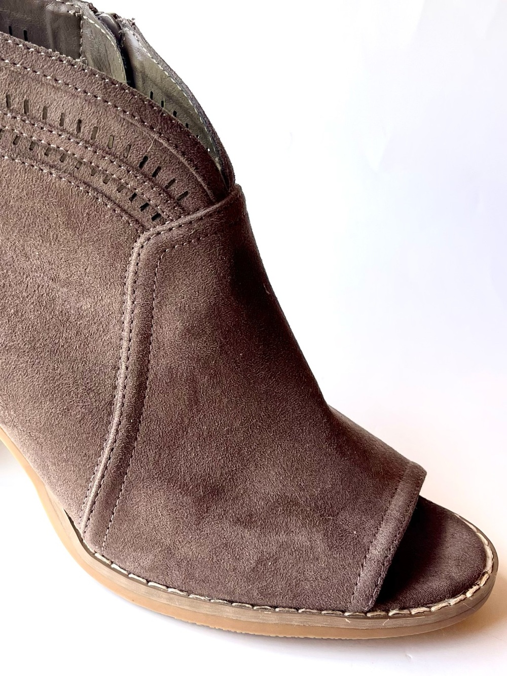 Sonoma Suede Peep-Toe Block Heel Ankle Bootie - Taupe Size 7.5 - Picture 3 of 11